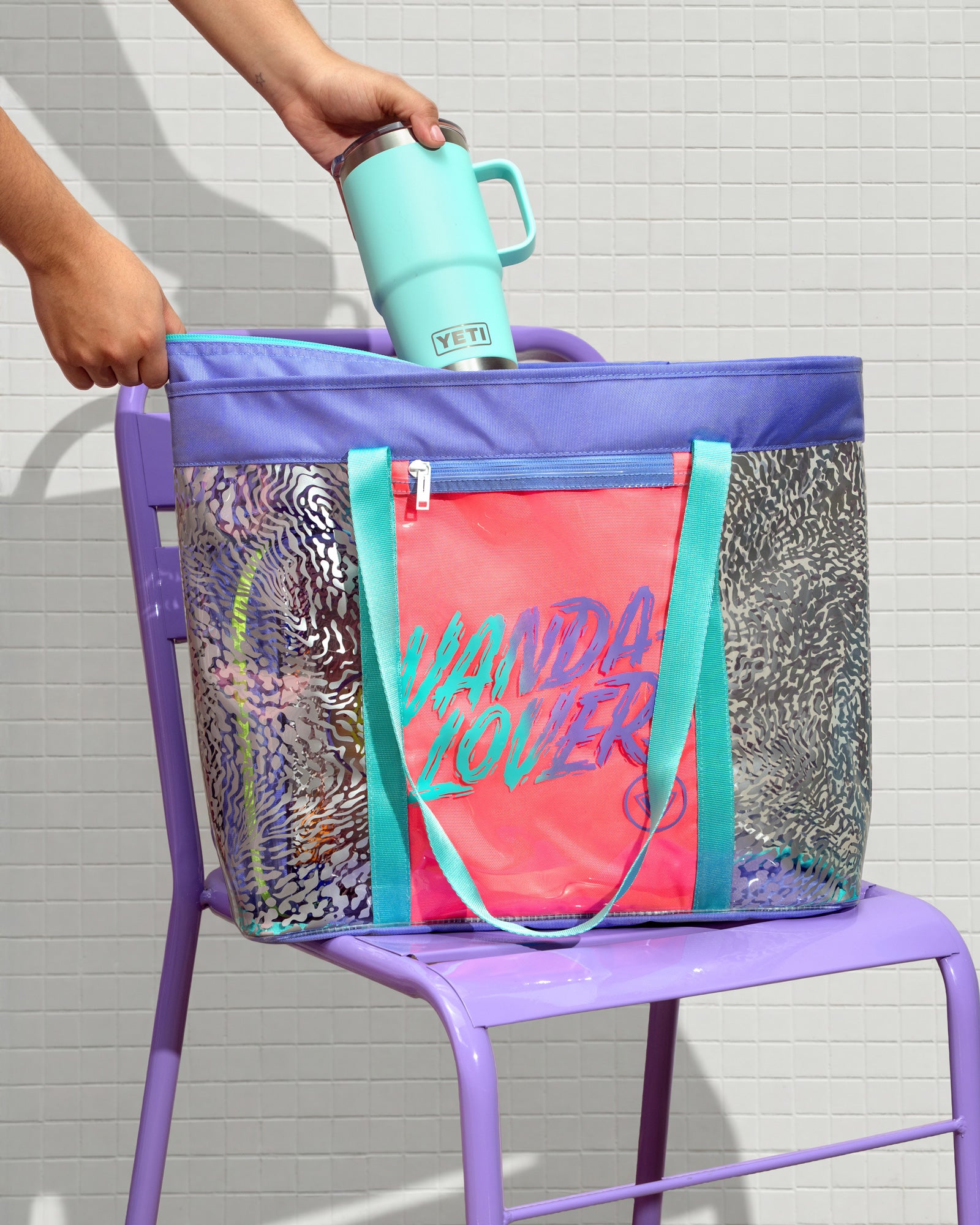 Bolsa-Playa-Plus-Animal-Groove-Violet-Aqua-1.jpg
