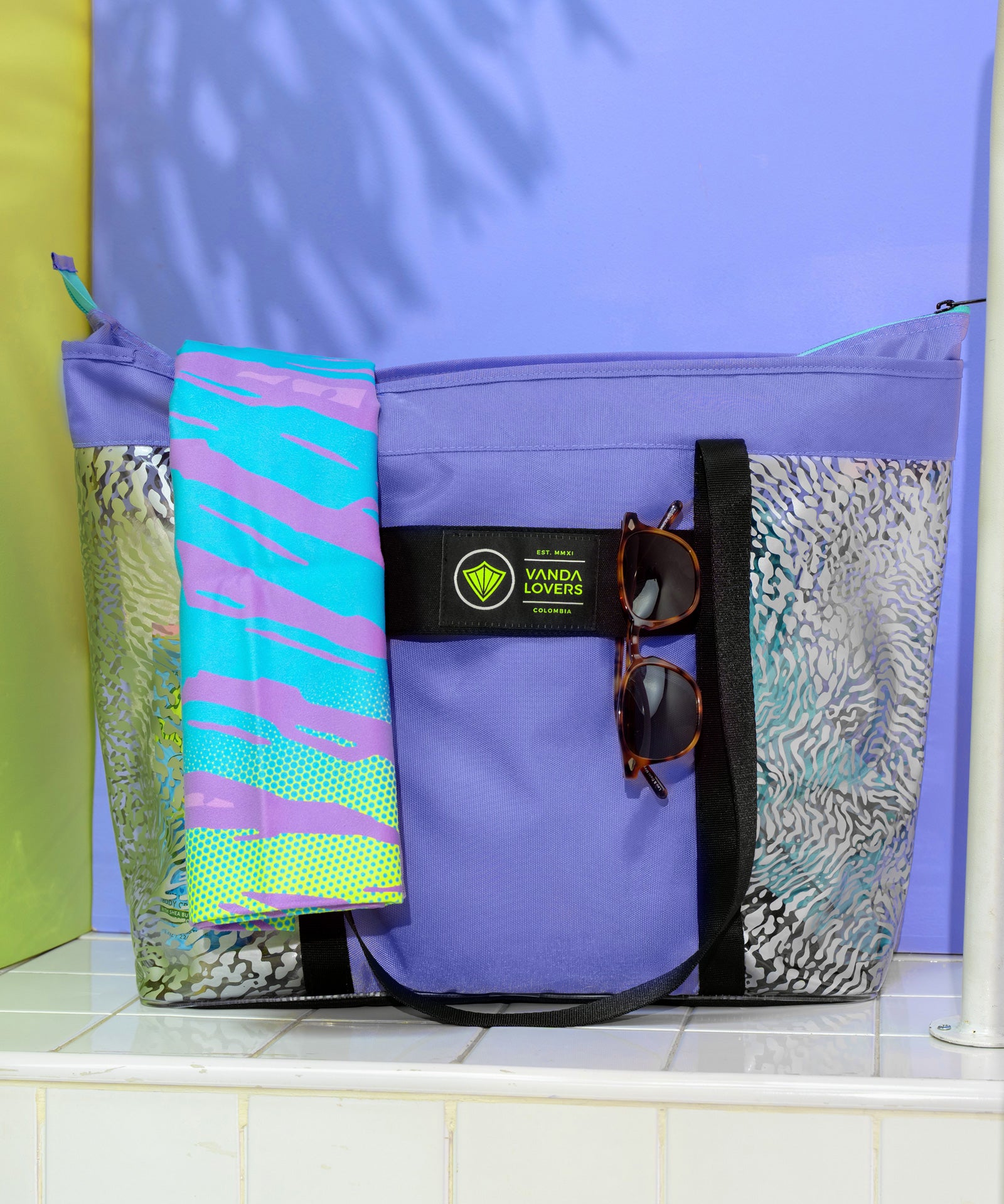 Bolsa-Playa-Plus-Animal-Groove-Violet-Black-4.jpg
