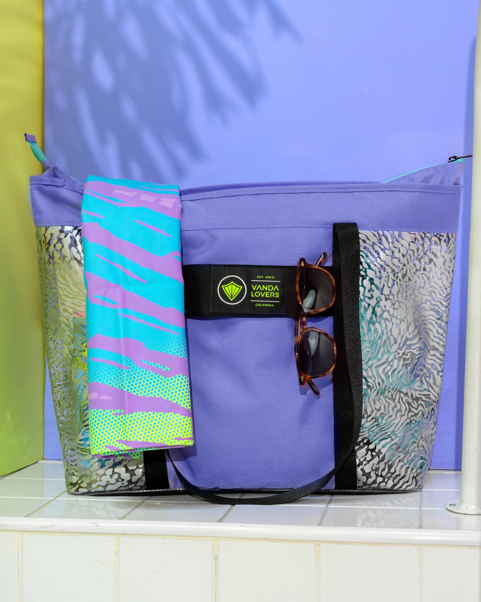 Bolsa-Playa-Plus-Animal-Groove-Violet-Black-4.jpg