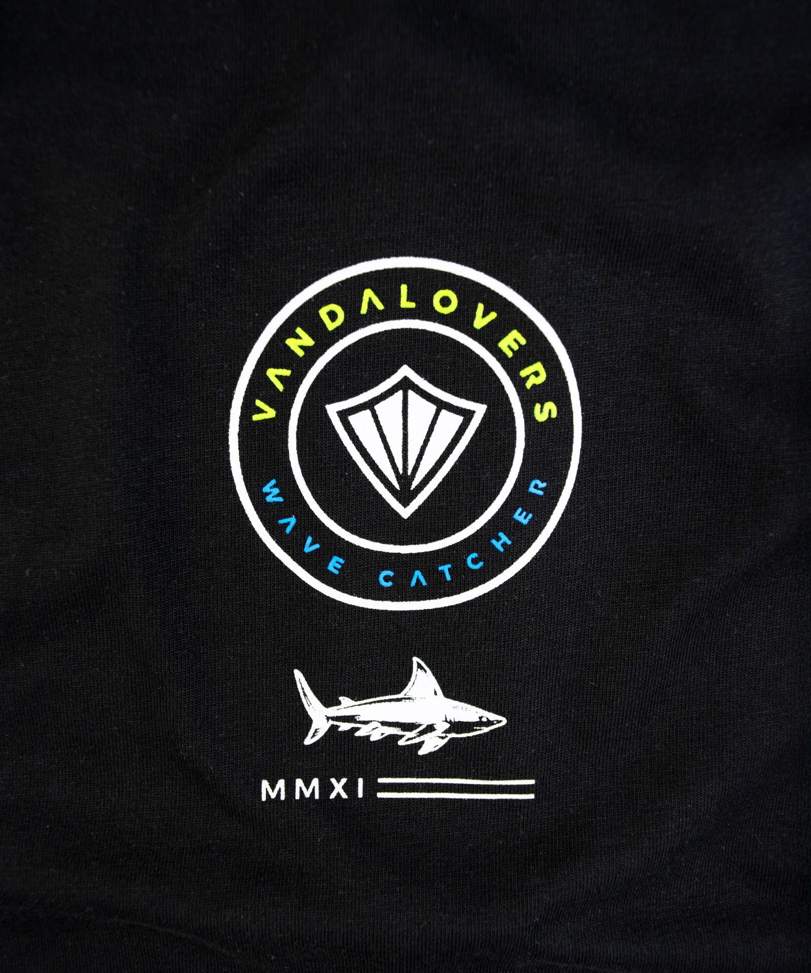 Camiseta-Nino-Wave-Catcher-Black-AZYW-Frente-Estampado-2.jpg