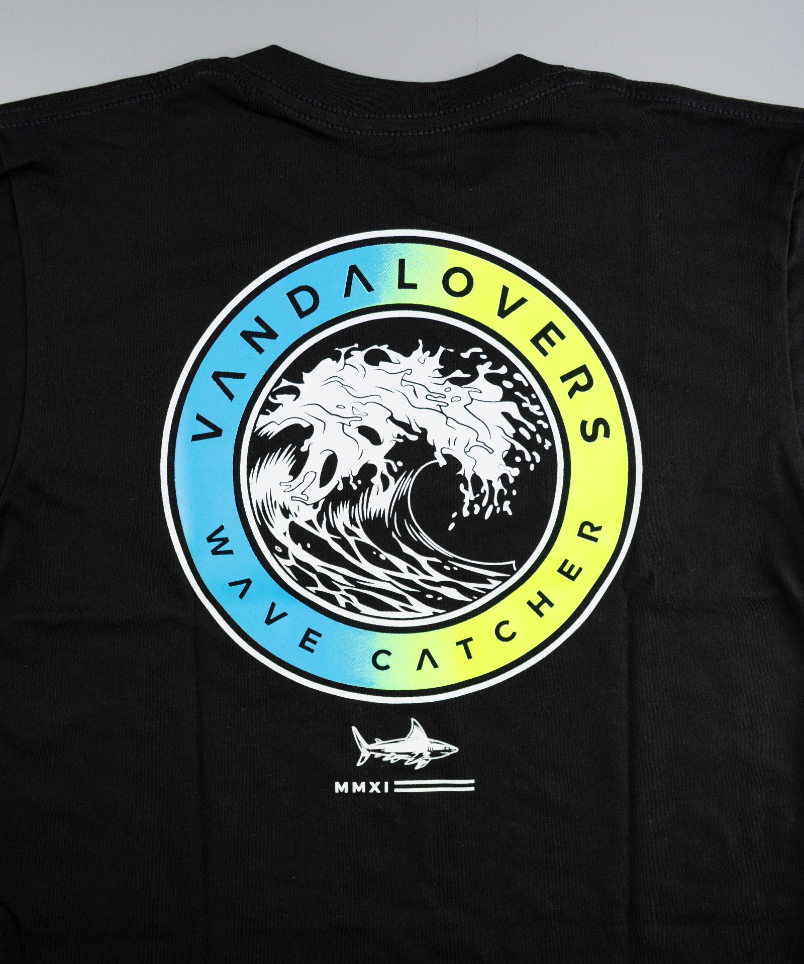 Camiseta-Nino-Wave-Catcher-Black-AZYW-Respaldo-Estampado-2.jpg