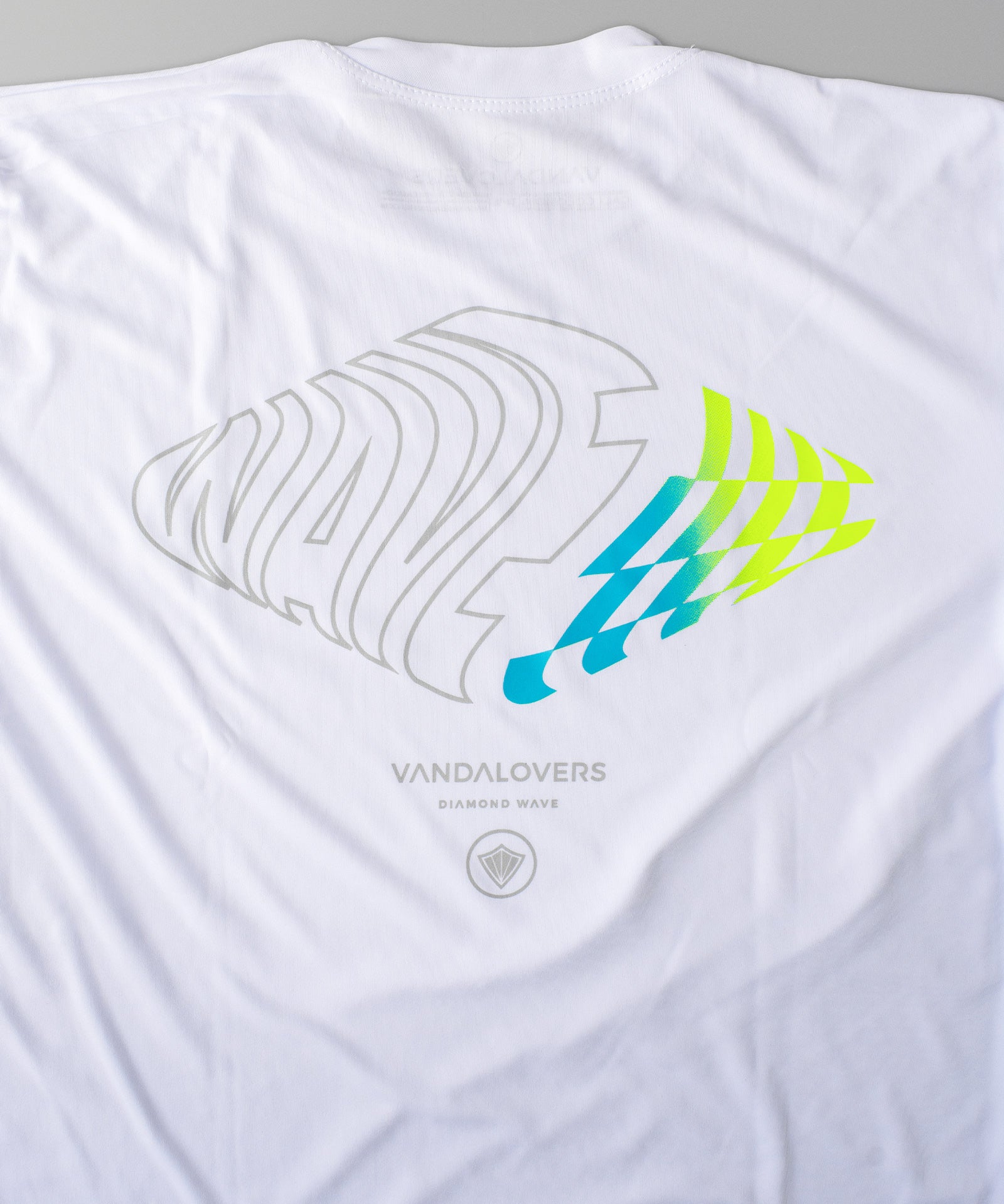 Camiseta-Solarproof-Nino-Diamond-Wave-White-YWAZ-Respaldo-Estampado-2_a52db8e8-5c44-4ed2-ad0f-db7cb67a8d70.jpg
