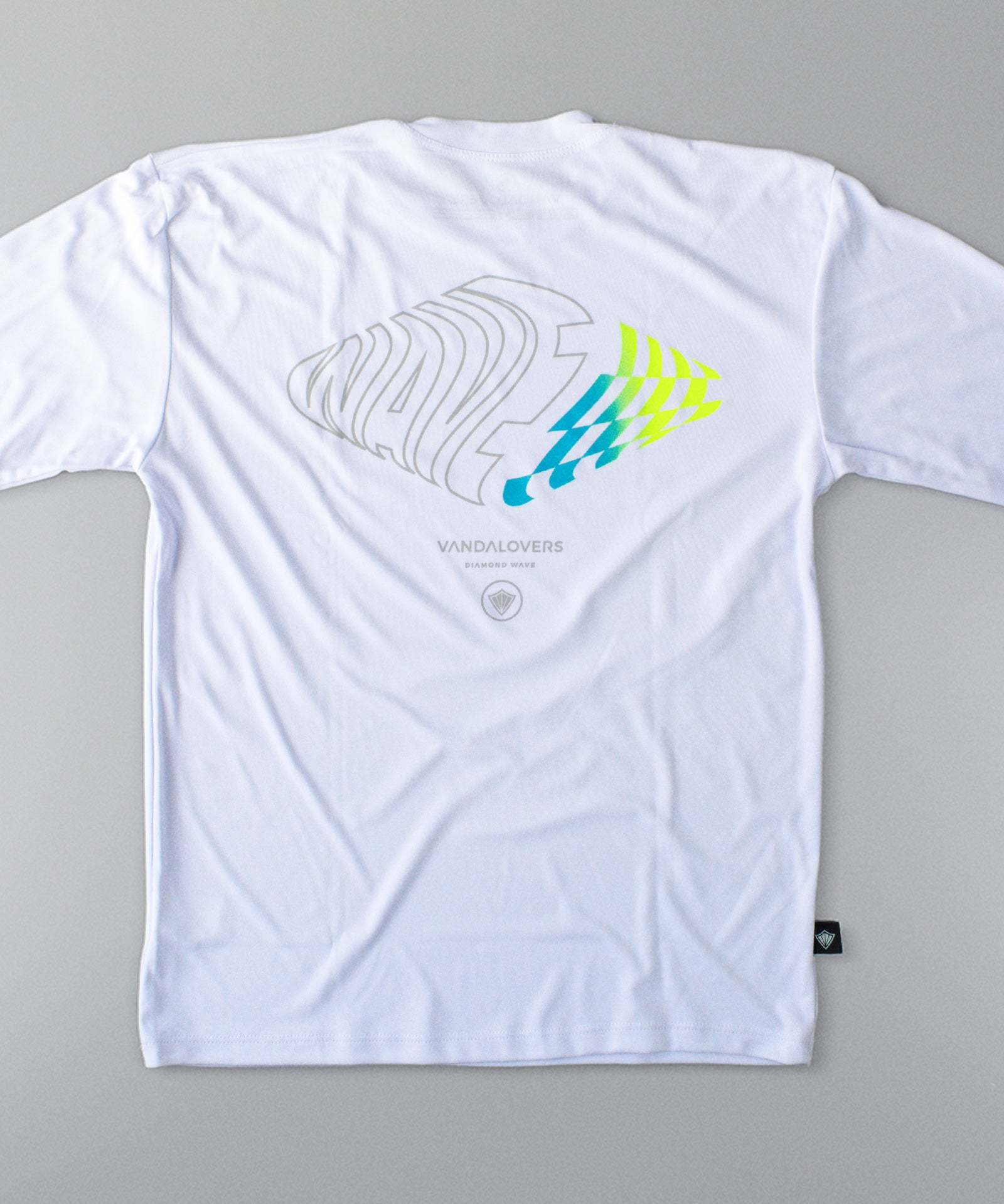 Camiseta-Solarproof-Nino-Diamond-Wave-White-YWAZ-Respaldo-Estampado_6660779b-fd82-461b-ad55-08af1315e083.jpg