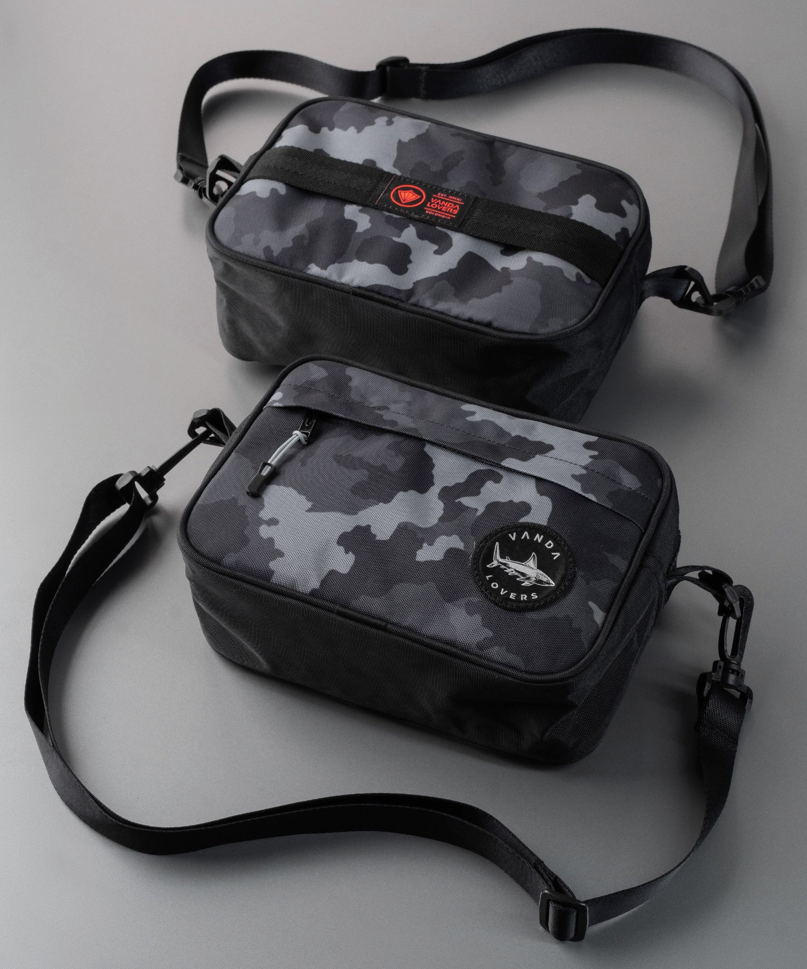 Canguro-CrossBody-Camo-SN-Diagonal.jpg