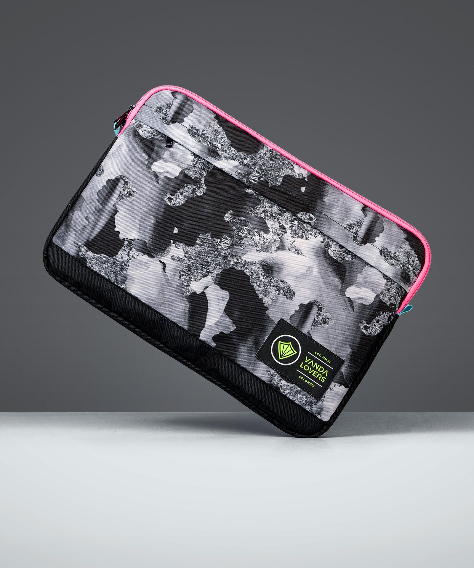 Funda-Portatil-Sea-Camo-Fun-Diagonal_697fab41-6543-44f7-a59a-e513d148d897.jpg