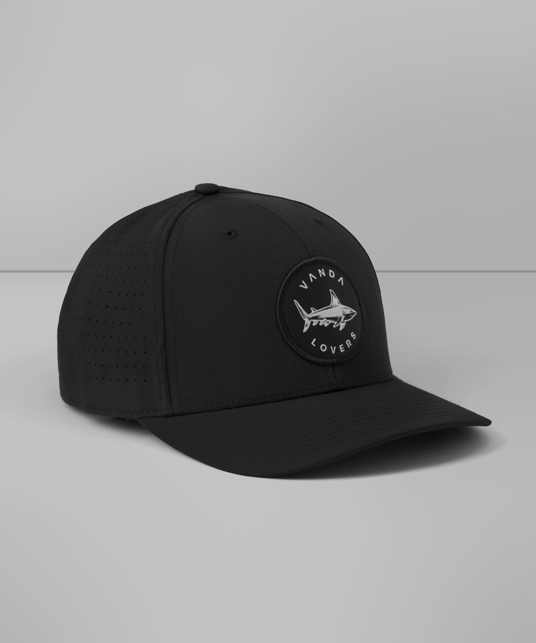 Gorra-CoolFlex-Icon-Shark-Black-Diagonal.jpg