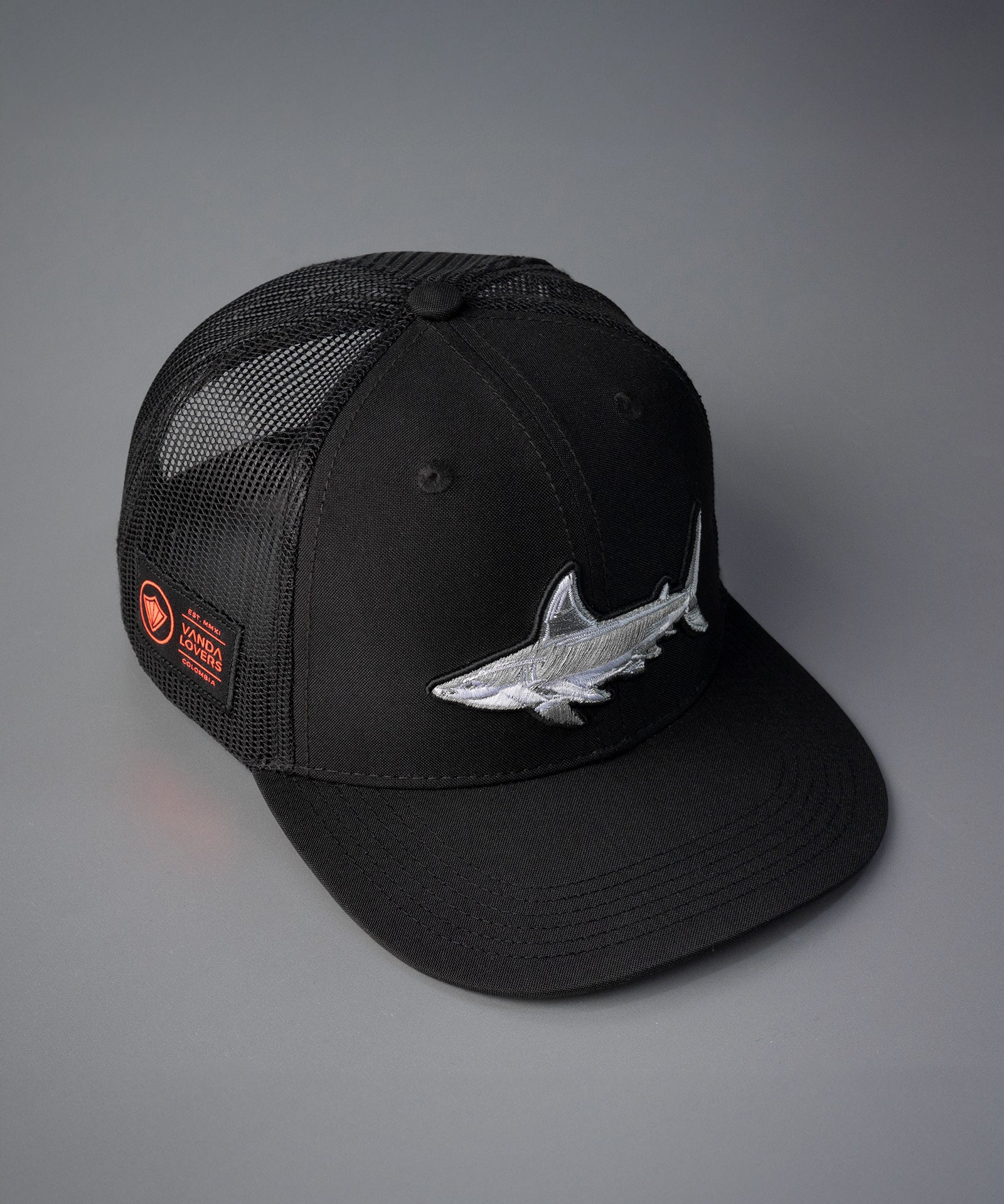 Gorra-Shark-Diagonal-Superior.jpg