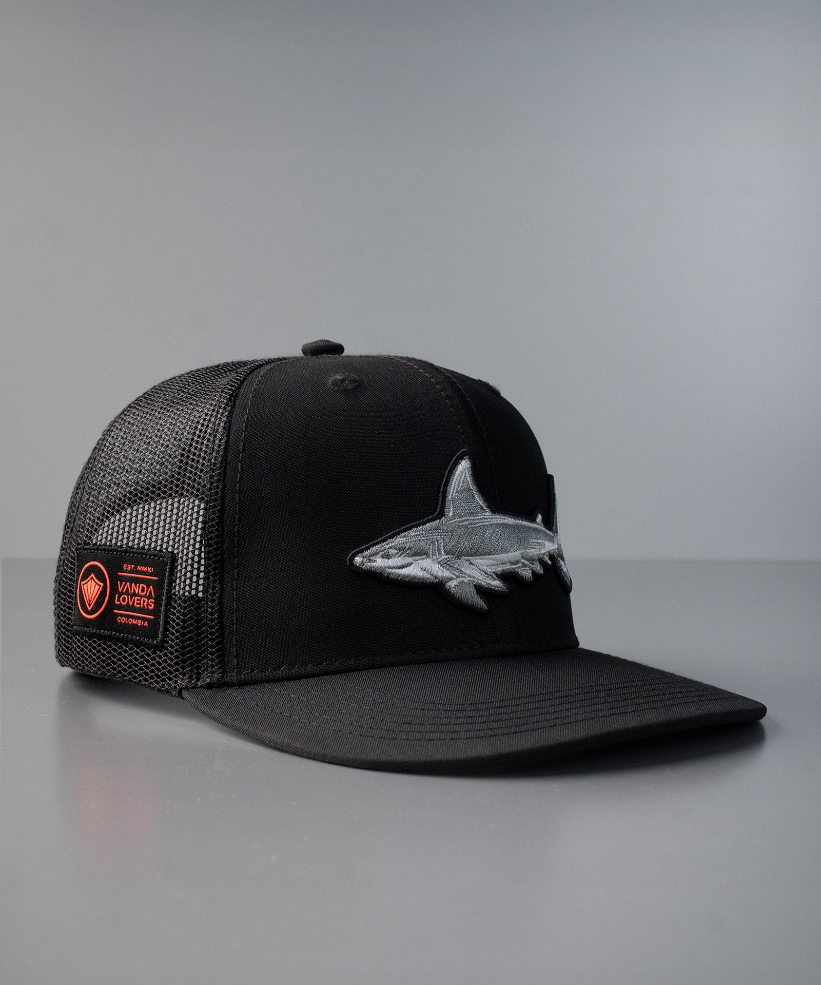 Gorra-Shark-Diagonal_a438a871-98b4-464d-abd4-14a109b3b4e9.jpg