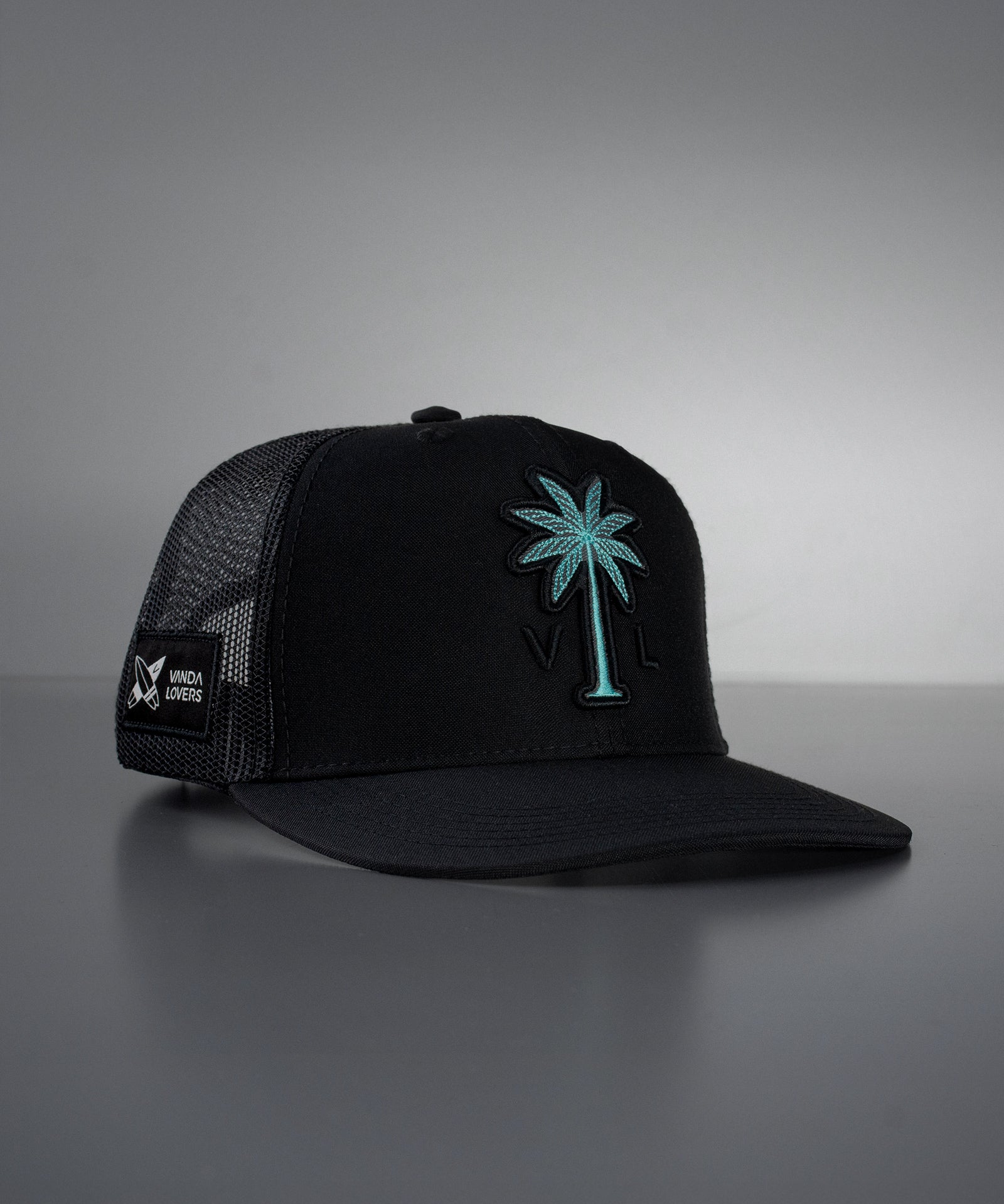 Gorra-Trucker-Venice-Aqua-6p-Diagonal_2df554f6-09df-4abe-abc0-87f871e34884.jpg