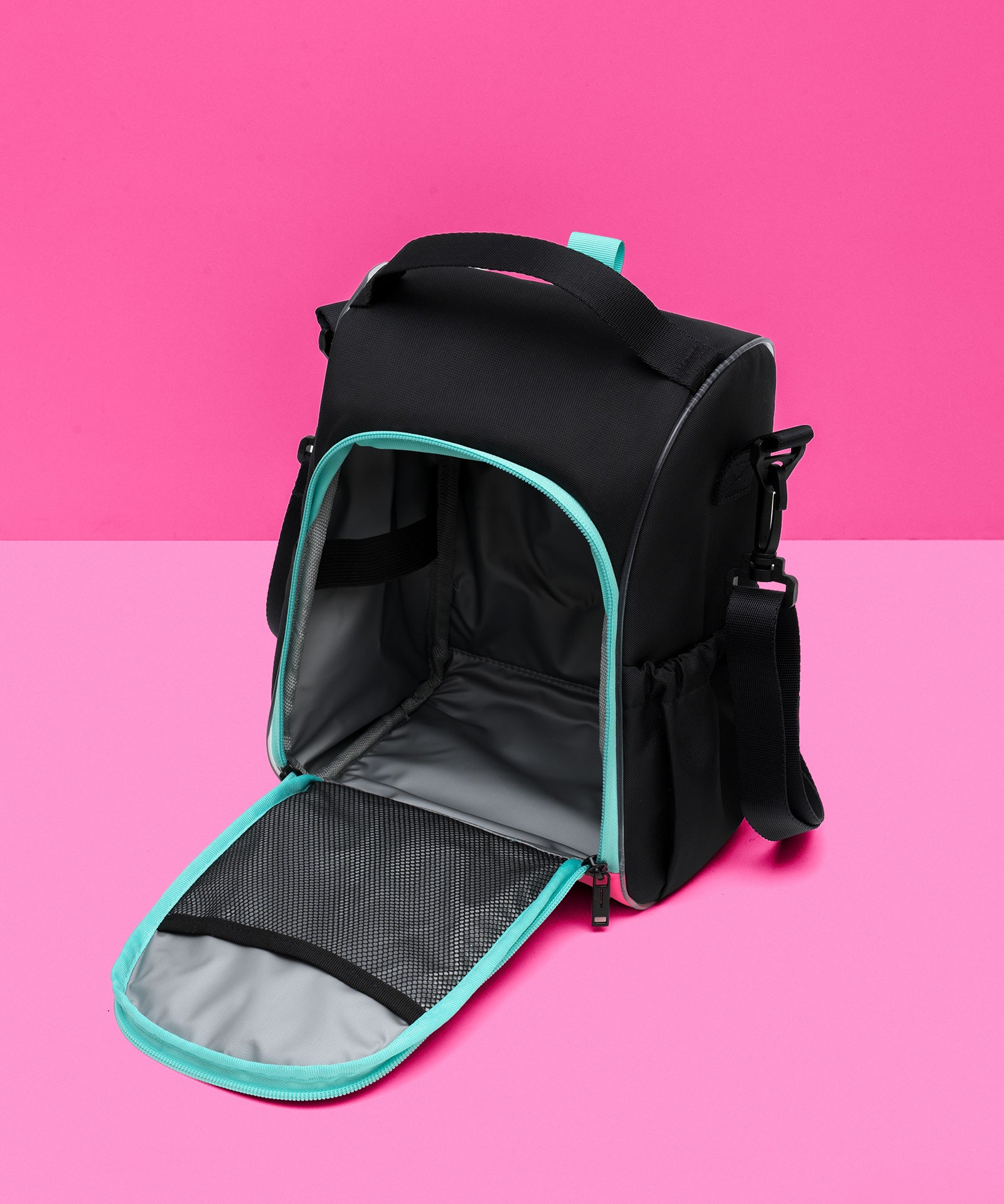 Lonchera-Groovy-Sand-Waves-Black-Aqua-Pink-Diagonal-Abierto.jpg
