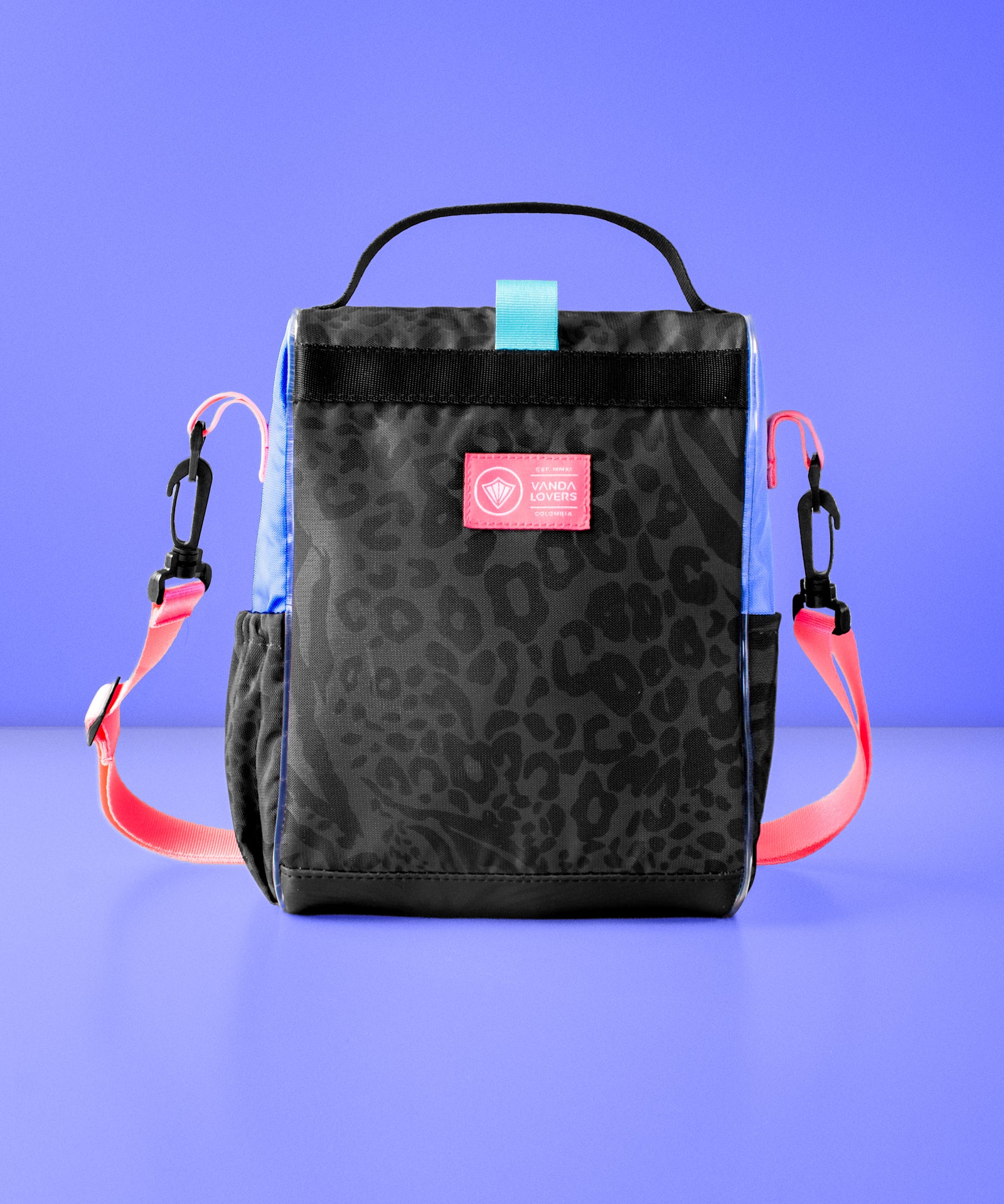 Lonchera-Icon-Nebula-Black-Violet-AZPK-Repaldo.jpg