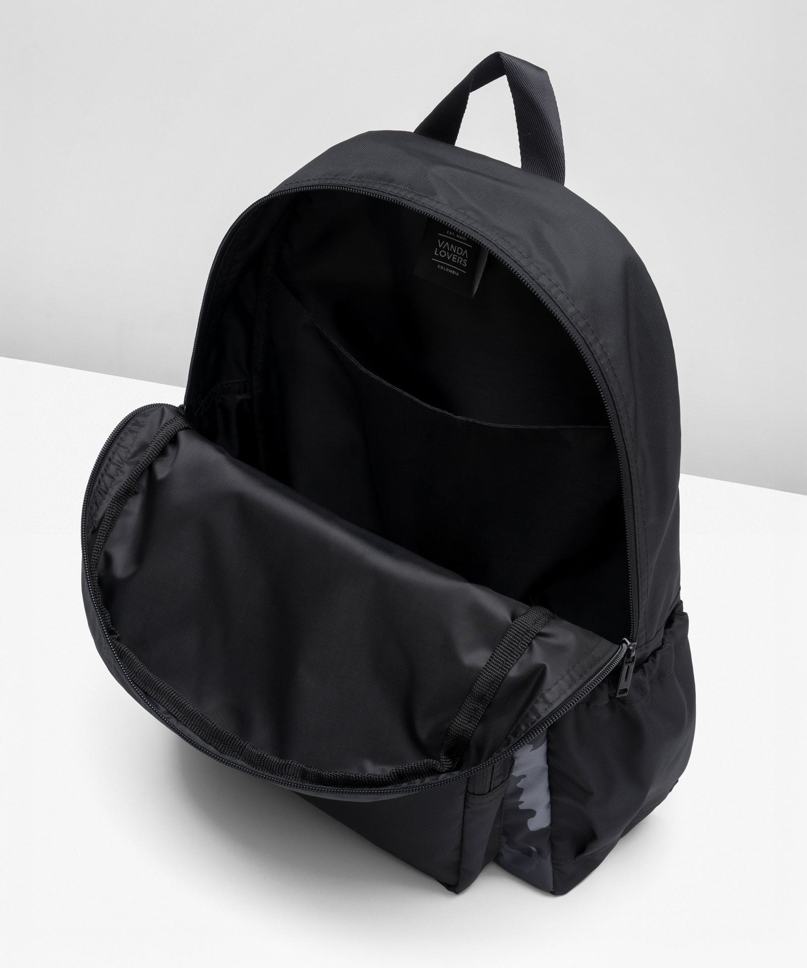 Morral-Levitate-II-Camo-Black-Diagonal-Abierto.jpg