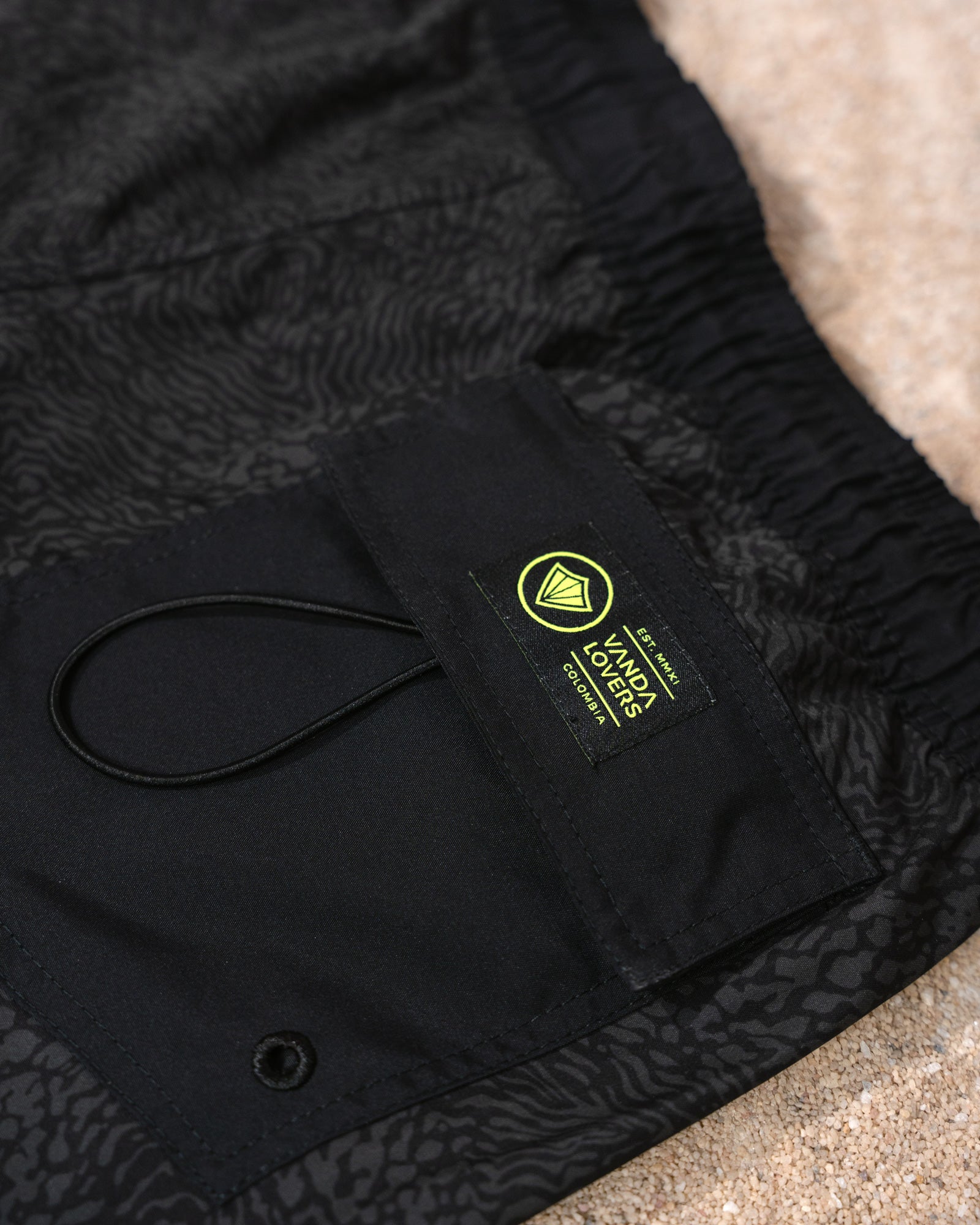 Pantaloneta Icon Shark Savage Black YW