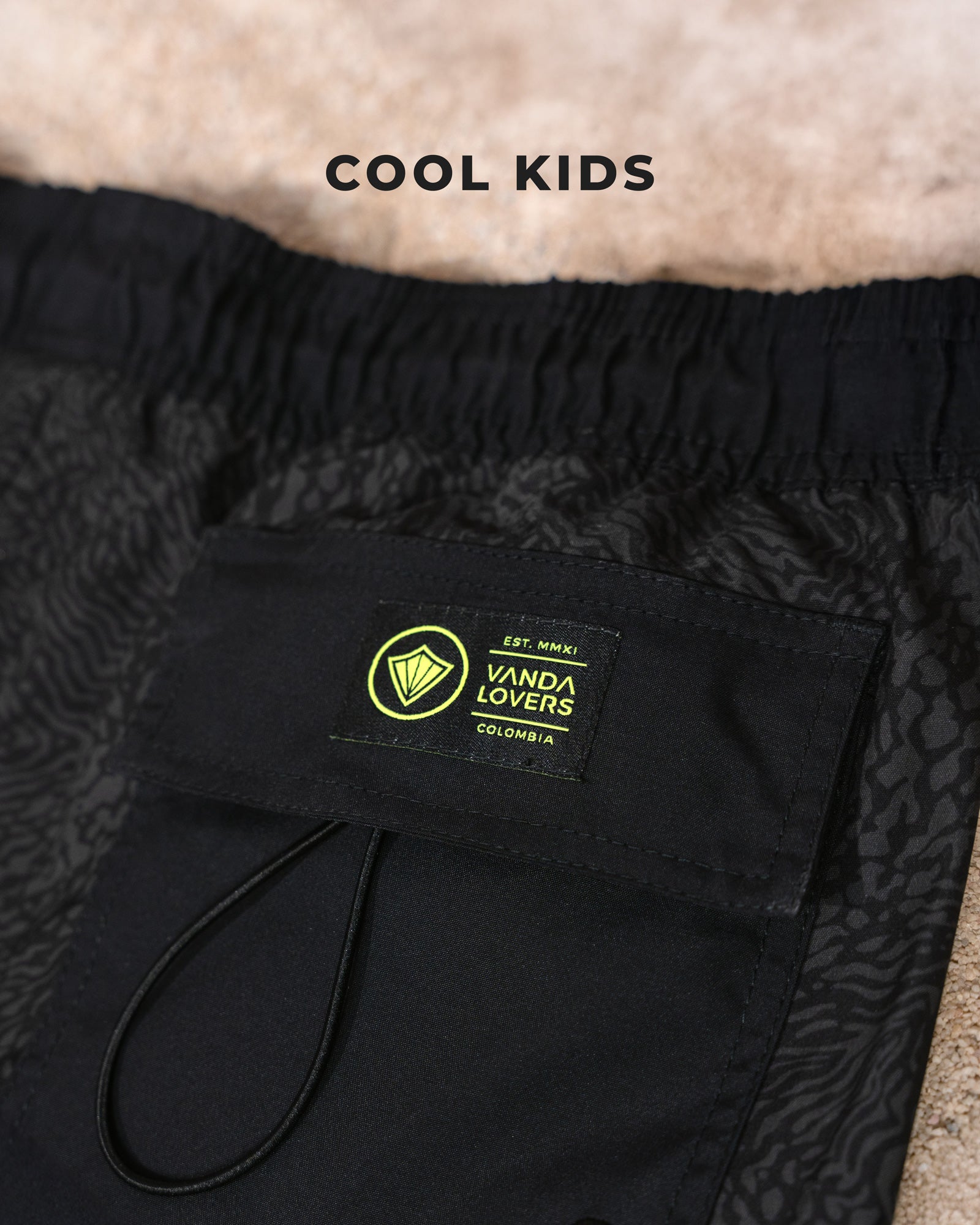 Pantaloneta Niño Icon Shark Savage Black YW