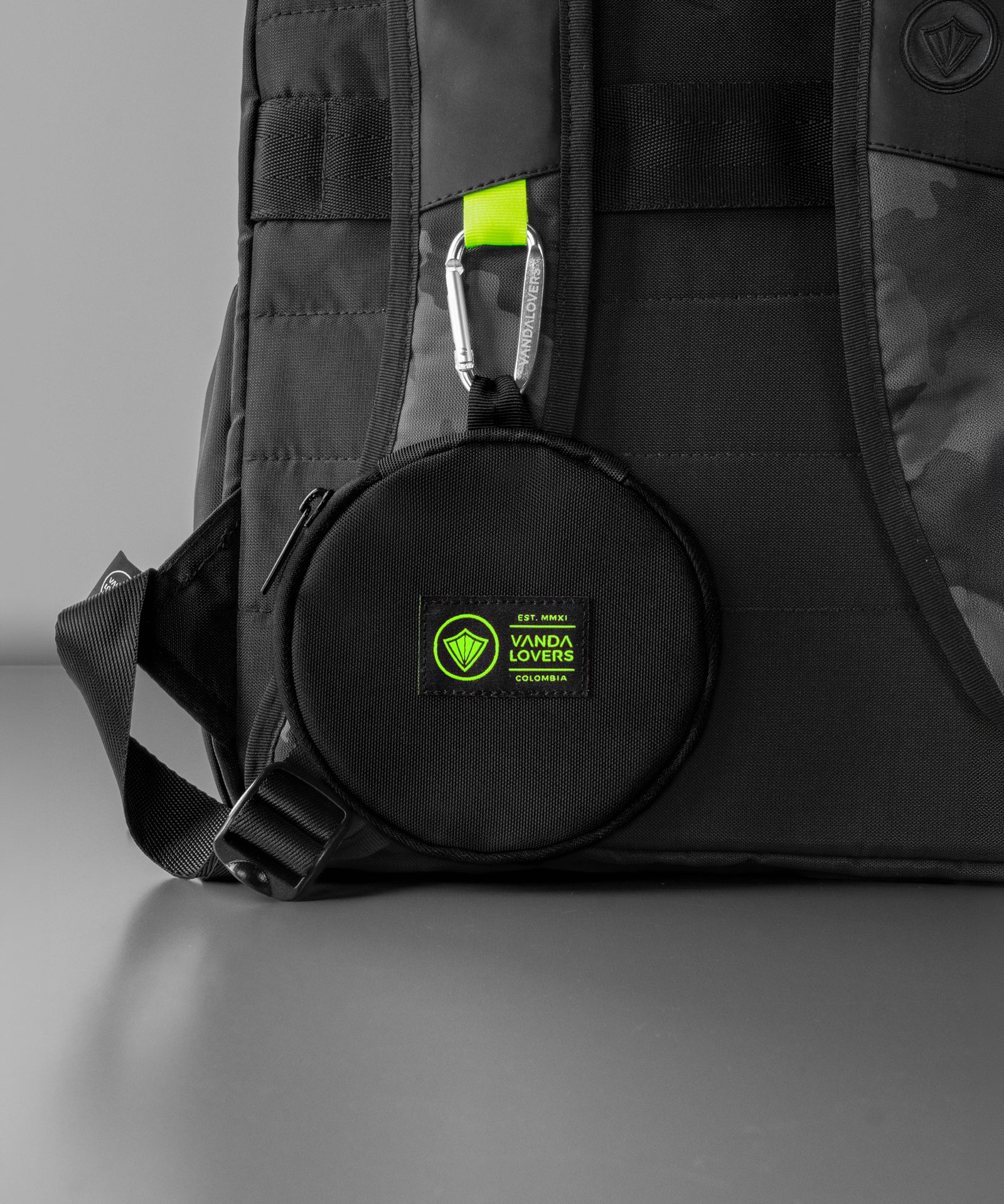 Portacables-Black-YW-1_ed55b7b7-b5d0-4d8b-ad7a-00a398f62ed8.jpg